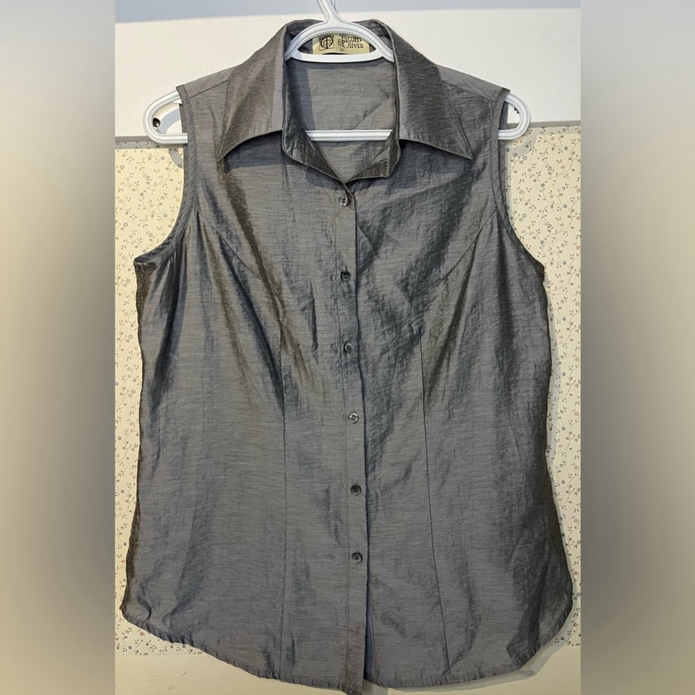 Gray/silver Sleeveless Button-Up Tatum & Olivia Top - Picture 2 of 4